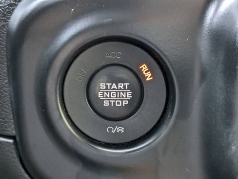 Used 2020 Jeep Wrangler Unlimited Sahara AWD/4WD image 27