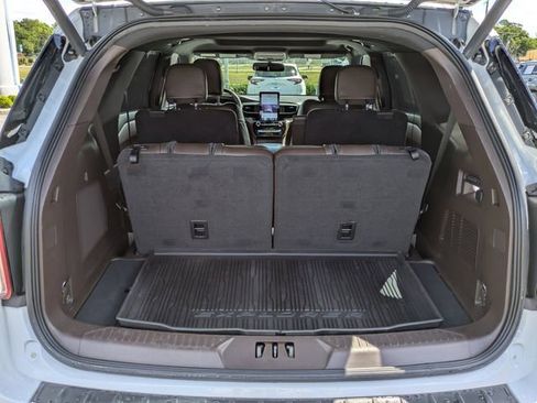 Certified 2022 Ford Explorer King Ranch w/ Premium Technology Package AWD/4WD image 13