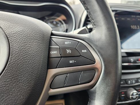 Used 2019 Jeep Cherokee Limited AWD/4WD image 33