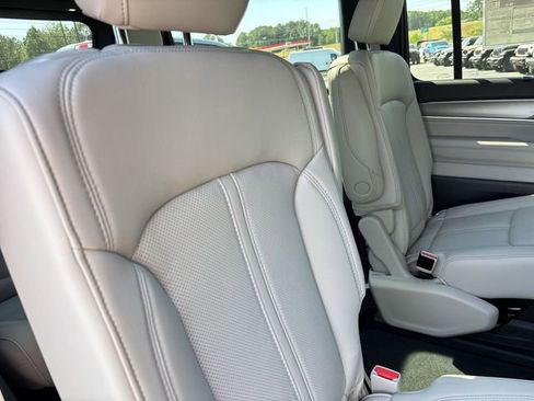 New 2026 Jeep Grand Wagoneer Limited AWD/4WD image 33