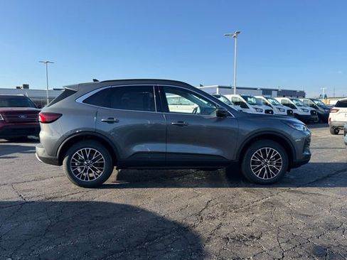 New 2026 Ford Escape SE image 10