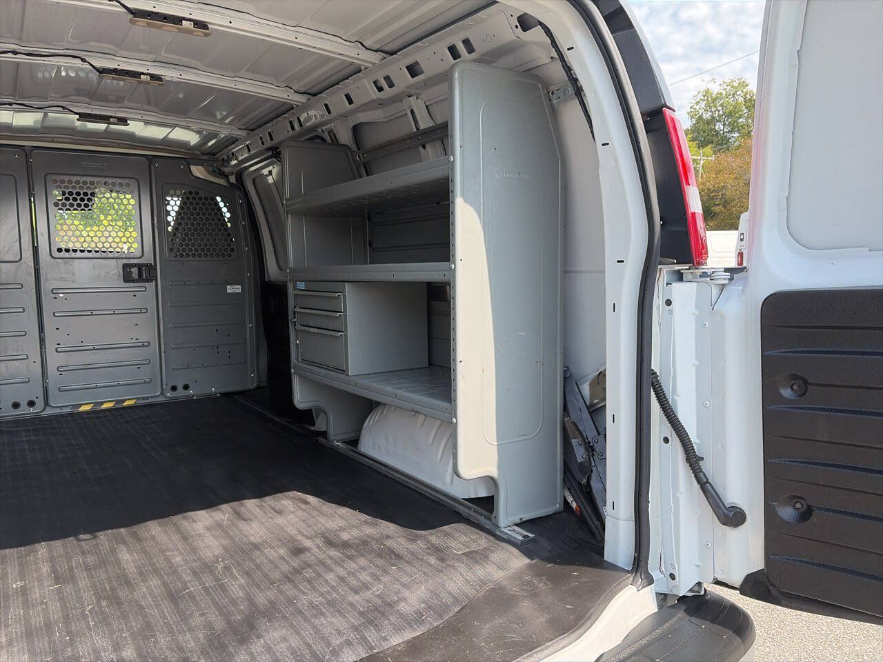 Used 2022 Chevrolet Express 2500 w/ Driver Convenience Package RWD image 27