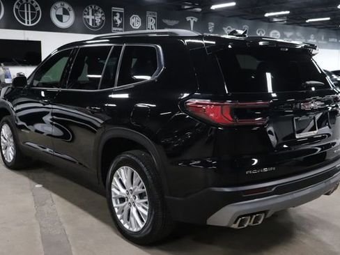 Used 2026 GMC Acadia Elevation w/ Elevation Premium Package FWD image 3
