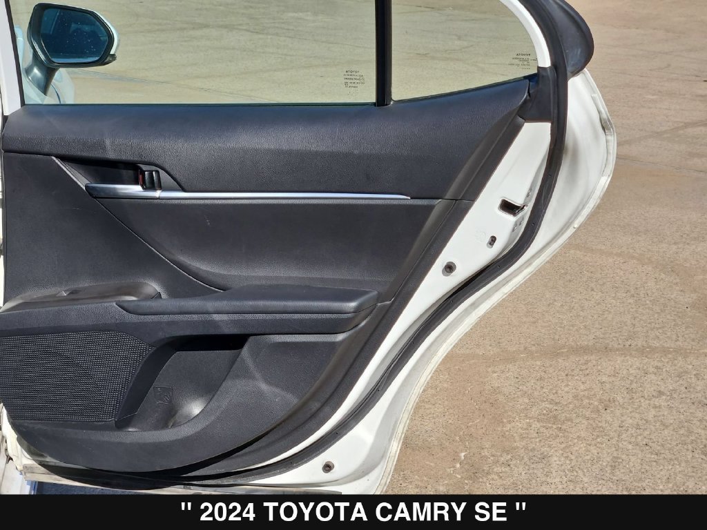 Used 2024 Toyota Camry SE FWD image 7