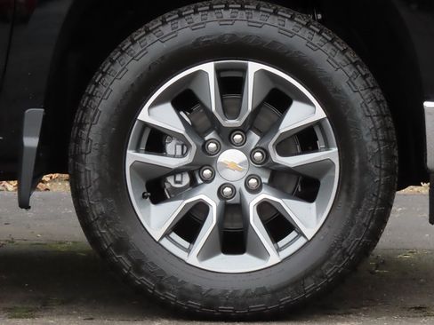 New 2026 Chevrolet Silverado 1500 LT image 17