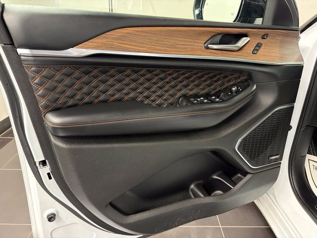 Used 2021 Jeep Grand Cherokee L Summit w/ Advanced Protech Group IV AWD/4WD image 31