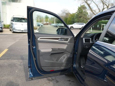 Certified 2022 Volkswagen Atlas SE image 24