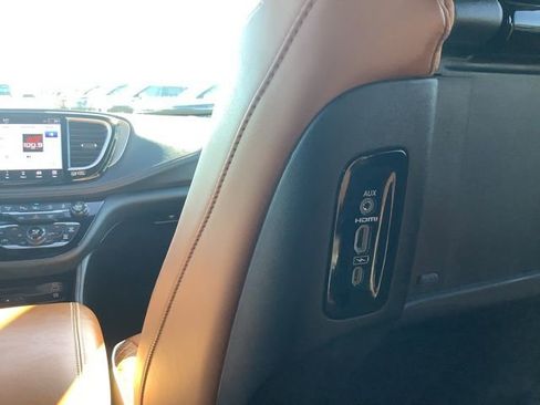 Used 2024 Chrysler Pacifica Pinnacle FWD image 30