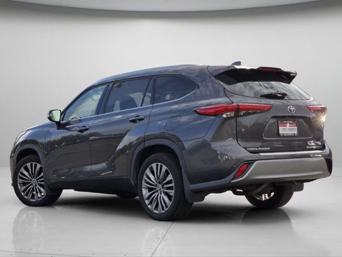 Used 2021 Toyota Highlander Platinum AWD/4WD image 23