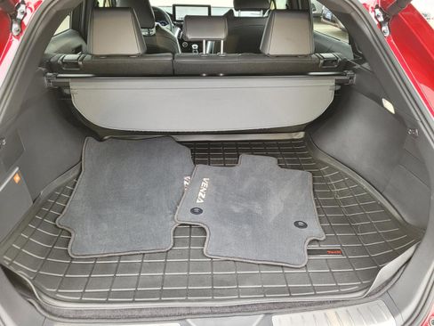 Used 2024 Toyota Venza Limited image 19