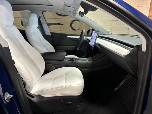 Used 2024 Tesla Model Y Performance image 17