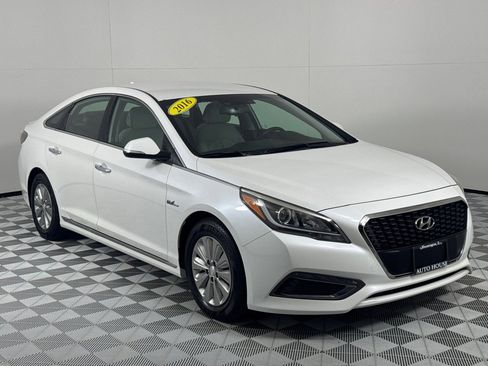 Used 2016 Hyundai Sonata SE image 3