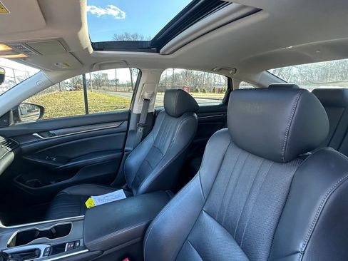 Used 2018 Honda Accord Touring image 21