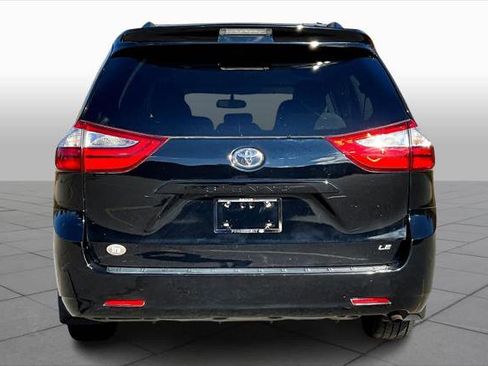 Certified 2017 Toyota Sienna LE image 4
