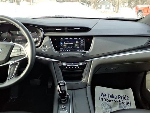 Used 2025 Cadillac XT5 Premium Luxury image 13