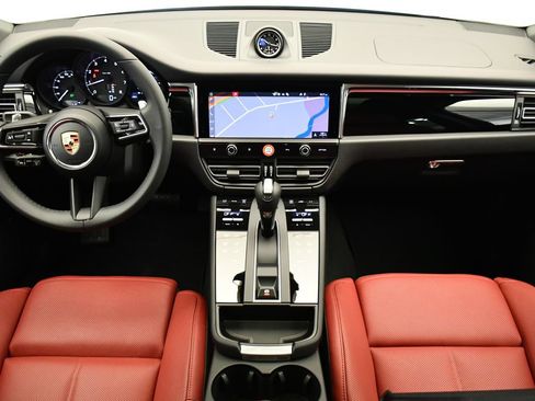 Certified 2026 Porsche Macan AWD/4WD image 23
