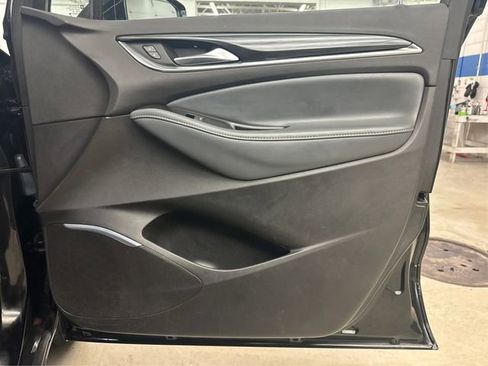 Used 2019 Buick Enclave Essence image 25