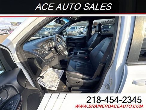 Used 2019 Dodge Grand Caravan GT FWD image 14