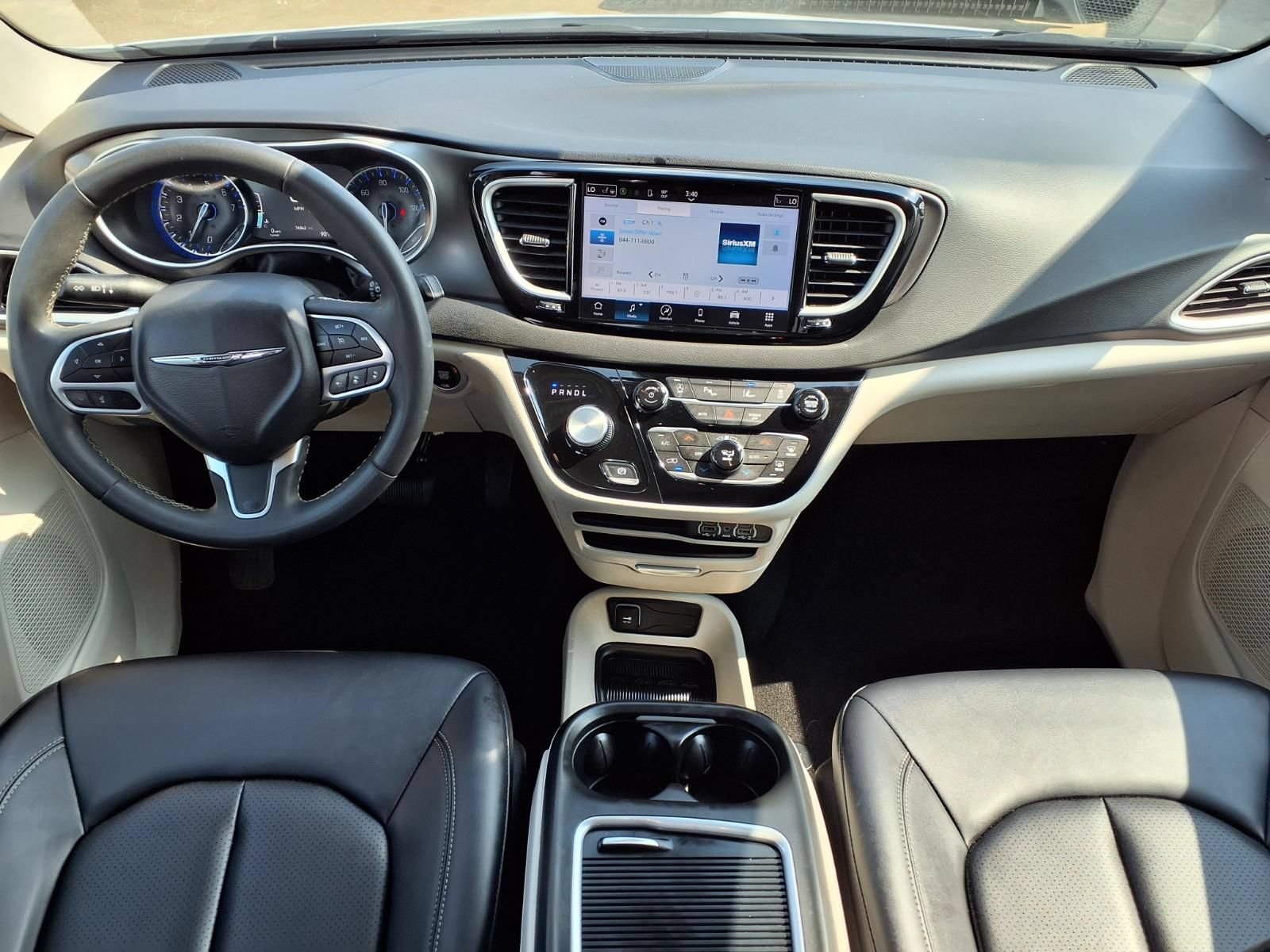Used 2024 Chrysler Pacifica Touring-L FWD image 11
