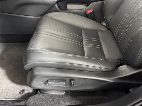 Certified 2025 Honda HR-V EX-L image 12