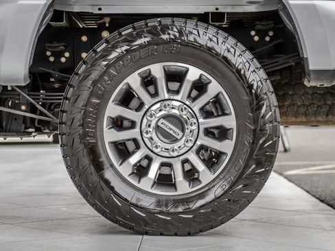 Used 2022 Ford F250 Lariat w/ Lariat Ultimate Package image 13