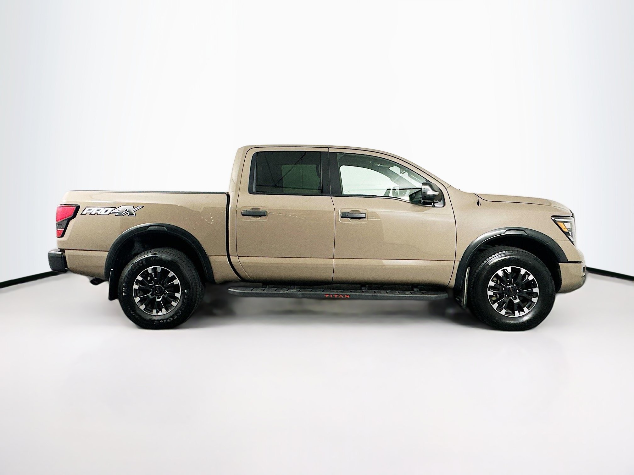Used 2021 Nissan Titan PRO-4X w/ Pro-4x Convenience Package AWD/4WD image 10