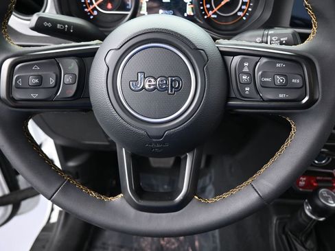 Used 2024 Jeep Gladiator Sport image 31