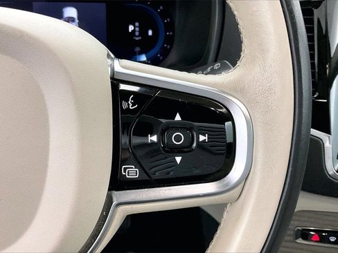 Used 2023 Volvo XC90 B6 Plus image 11