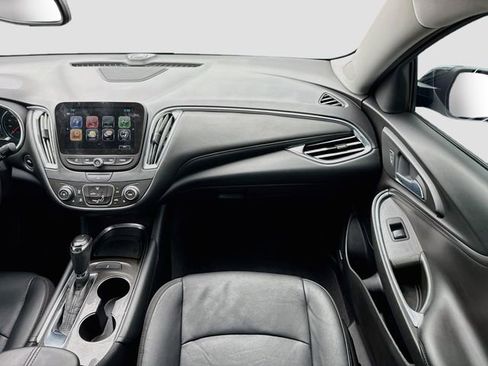 Used 2018 Chevrolet Malibu LT w/ Leather Package FWD image 19