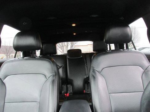 Used 2017 Ford Explorer XLT w/ Equipment Group 202A image 11