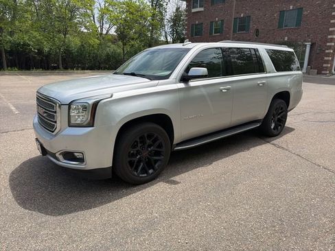 Used 2019 GMC Yukon XL SLT w/ Open Road Package AWD/4WD image 2