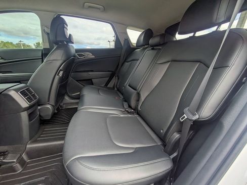 Used 2023 Kia Sportage EX FWD image 13