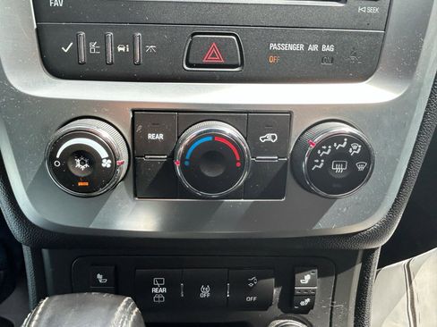 Used 2013 GMC Acadia SLE FWD image 25