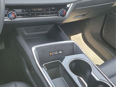 Used 2025 Chevrolet Equinox LT w/ Convenience Package II image 17