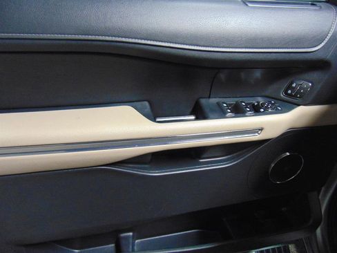 Used 2023 Ford Expedition Limited image 8