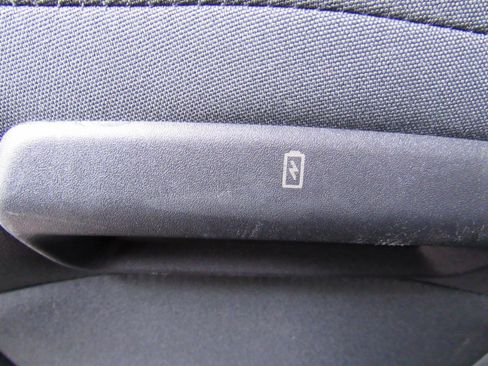 Used 2025 Ford Expedition Active image 32