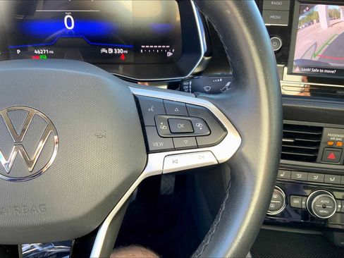 Used 2024 Volkswagen Jetta SE image 23