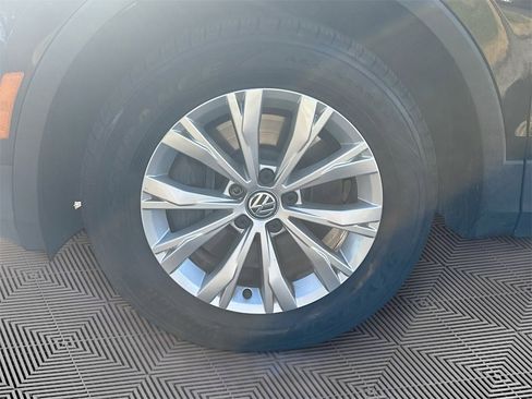 Used 2018 Volkswagen Tiguan S image 30