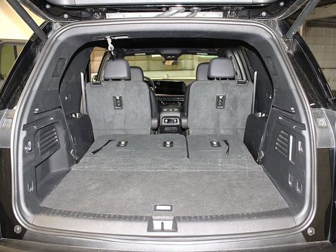 Used 2025 Chevrolet Traverse Z71 w/ LPO, Floor Liner Package AWD/4WD image 41
