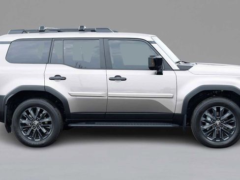 Used 2025 Toyota Land Cruiser image 4