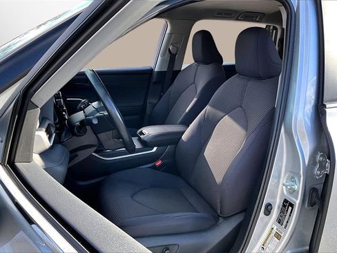 Used 2024 Toyota Highlander LE image 19