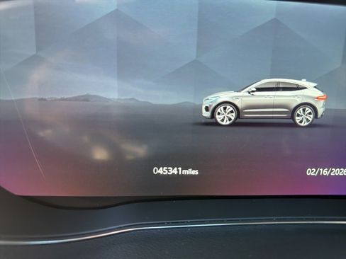 Used 2022 Jaguar E-PACE SE image 9