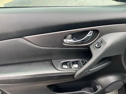 Used 2016 Nissan Rogue S image 15