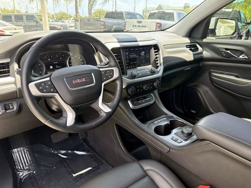 Used 2023 GMC Acadia SLT w/ Preferred Package FWD image 16