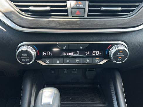 Used 2025 Nissan Altima 2.5 SV w/ SV Premium Package AWD/4WD image 20