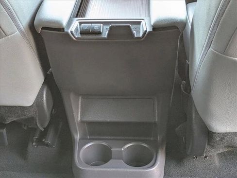 Used 2022 Toyota Sienna XLE image 17