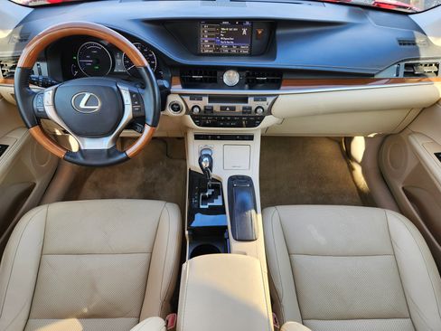 Used 2015 Lexus ES 300h image 27