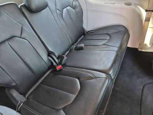 Certified 2022 Chrysler Pacifica Touring-L FWD image 22