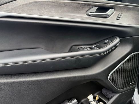 Used 2024 Jeep Grand Cherokee Limited 4xe w/ Luxury Tech Group II image 9