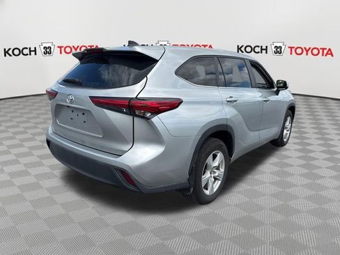 Used 2023 Toyota Highlander L FWD image 6